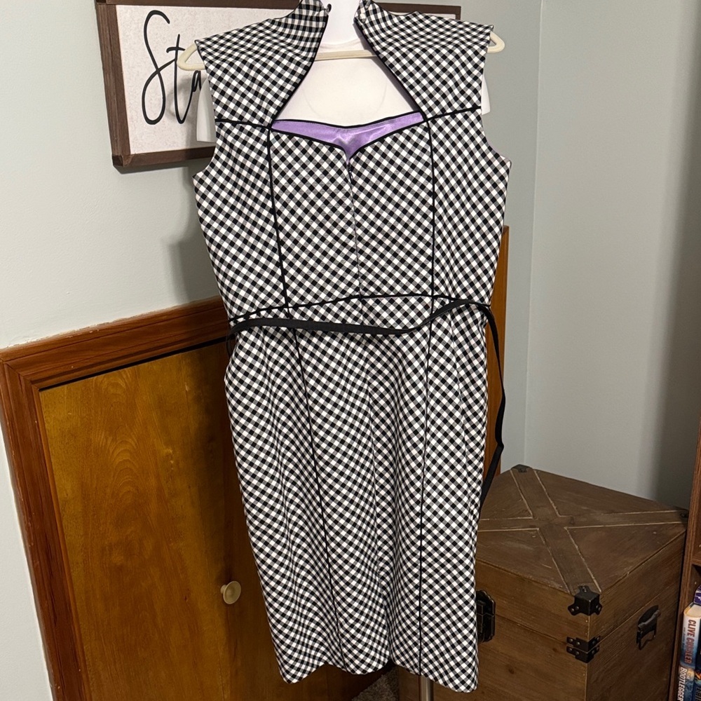 White House, Black Market Elegant Black and White Checkered Women's dress - Picture 4 of 9